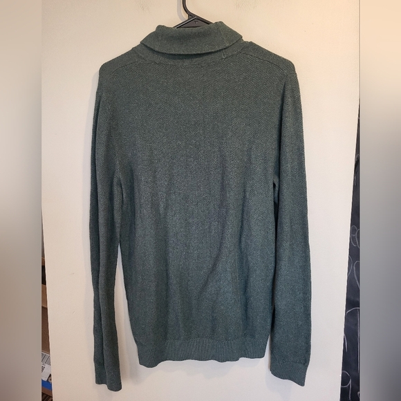 RW&CO. Men's V-Neck Green Sweater, Size Medium - Picture 2 of 4